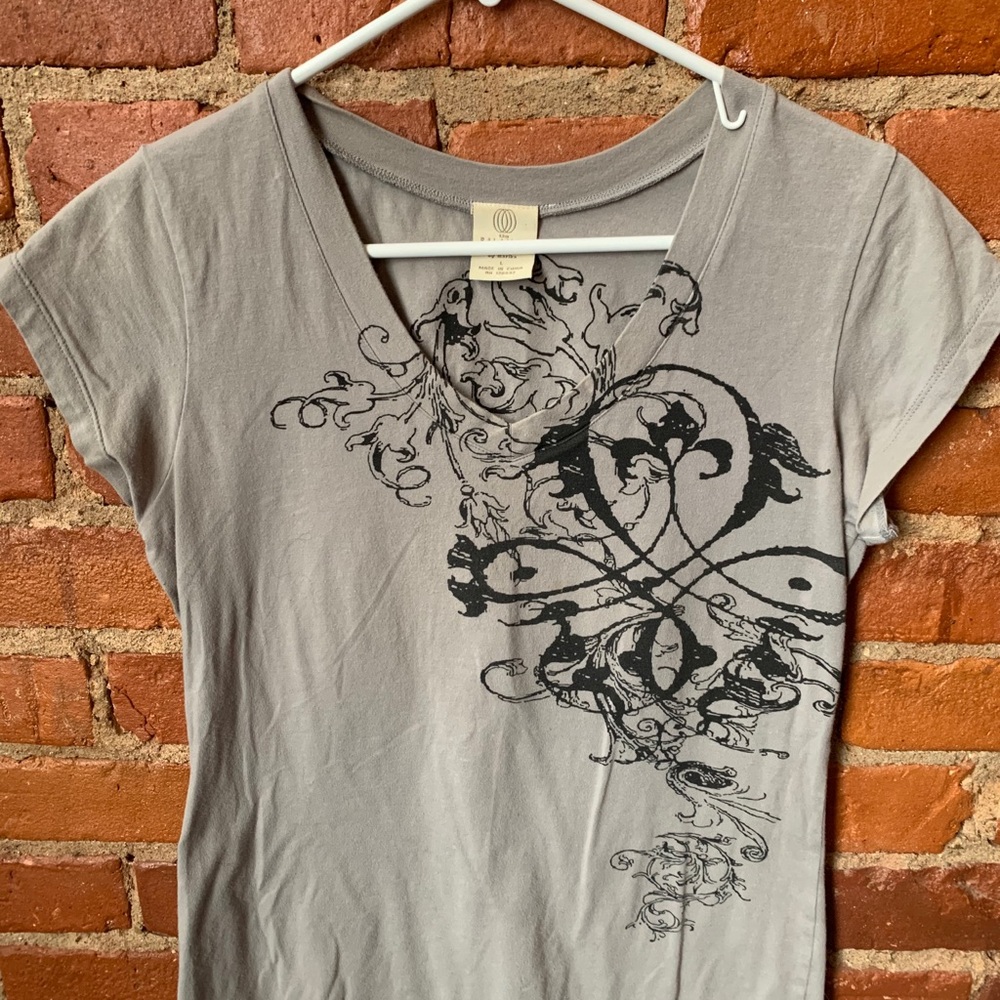 Balance connection v-neck